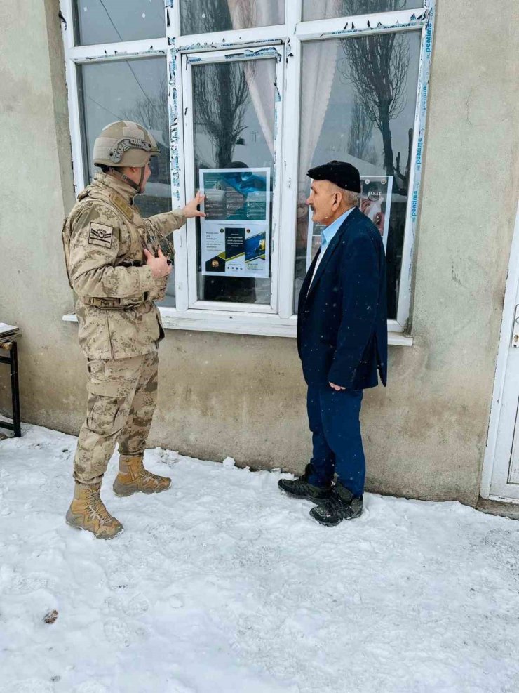 Ağrı’da dolandırıcılık suçlarına karşı jandarma bilgilendirme yaptı