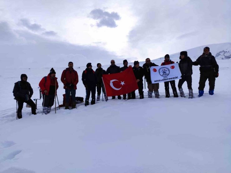 Dağcılar, 6 Şubat’ta hayatını kaybedenler için tırmandılar