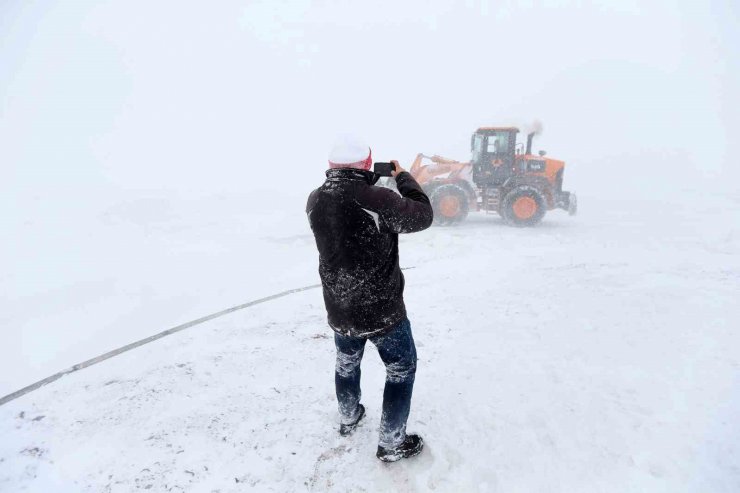 Kars-Ardahan yolu ulaşıma kapatıldı