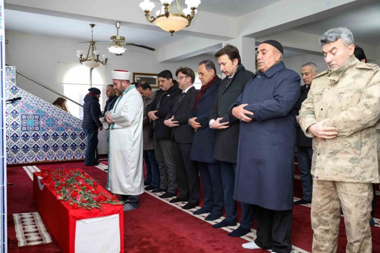 Hayatını kaybeden Şırnak İl Sağlık Müdürü Altın, memleketi Bingöl’de defnedildi