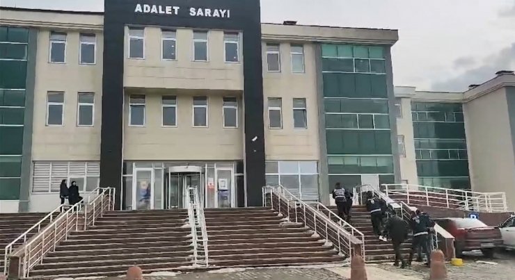 Kars’ta polis hırsız kovalamacası