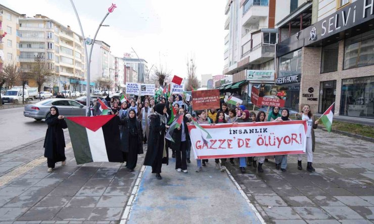 Muş’ta anneler ve çocukları Filistin için yürüdü