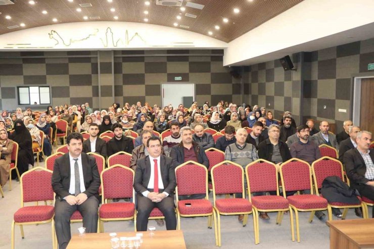 Elazığ’da ‘Örgün Eğitimle Birlikte Hafızlık Projesinin Anlamı’ konferansı