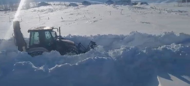 Muradiye’de kapanan yollar ulaşıma açıldı