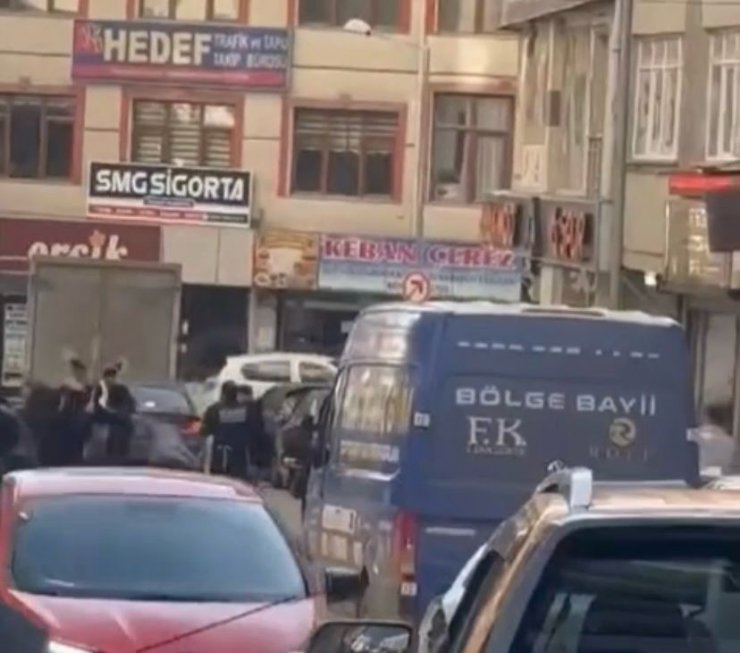 Elazığ’da cadde ortasında taşlı sopalı kavga: 1 yaralı