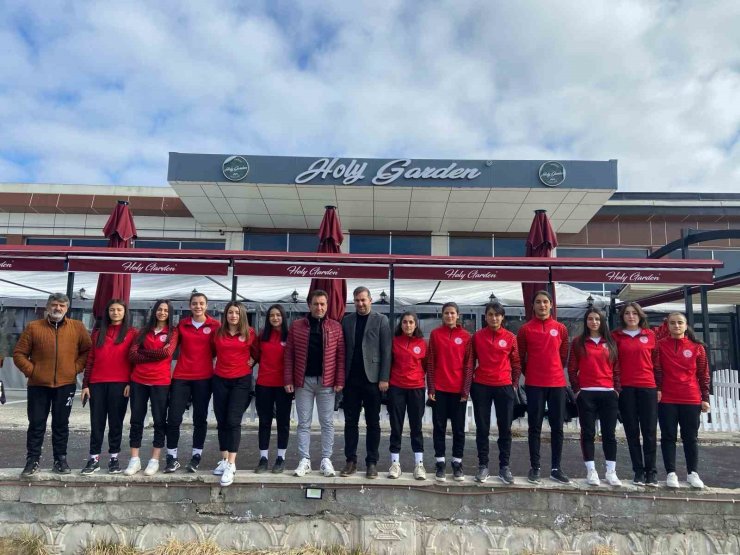 Ağrı’da kız futbol takımına destek