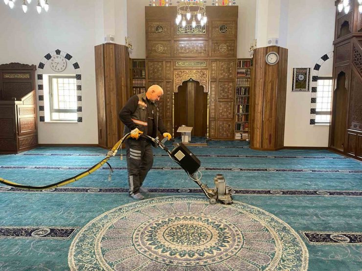 Elazığ Belediyesi camilerde Ramazan hazırlığını sürdürüyor