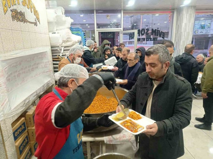 Yemek şirketinden ücretsiz iftar yemeği