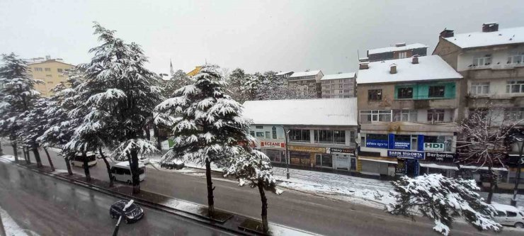 Bitlis’te eğitime kar engeli