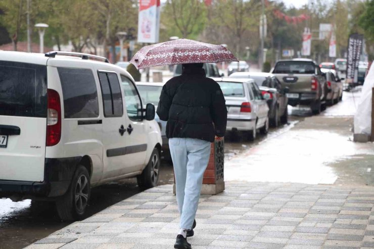 Elazığ’da kısa süreli sağanak