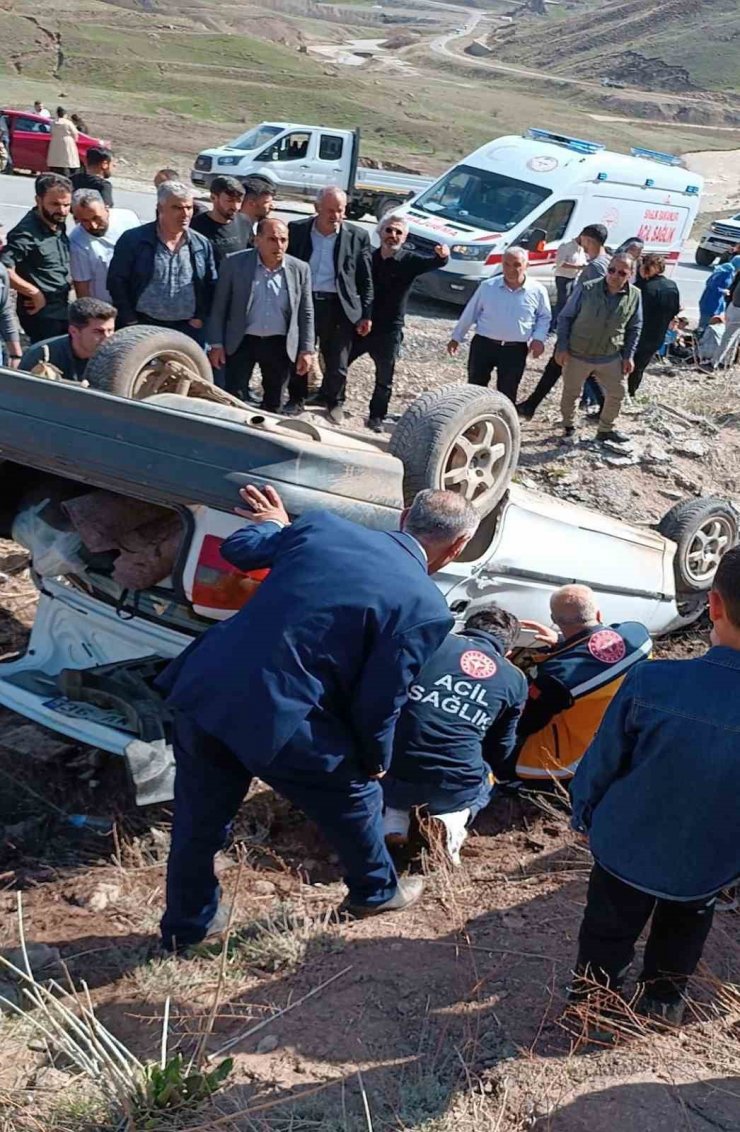 Yüksekova’da otomobil devrildi: 9 yaralı