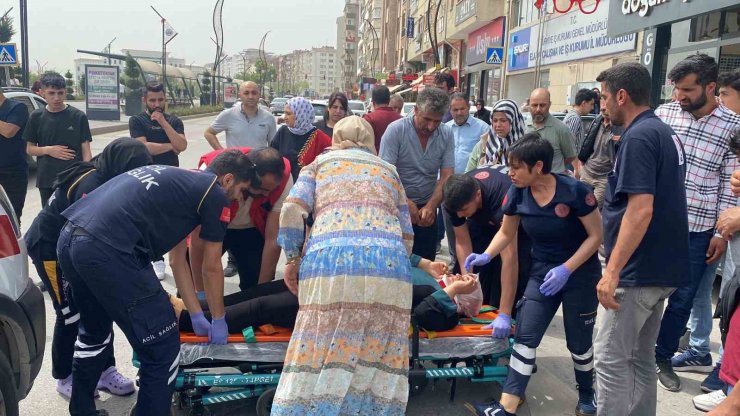 Elazığ’da motosikletin çarptığı kadın yaralandı