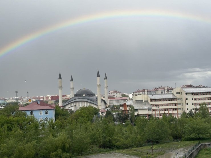 Ağrı’da yağmur sonrası gökkuşağı şöleni