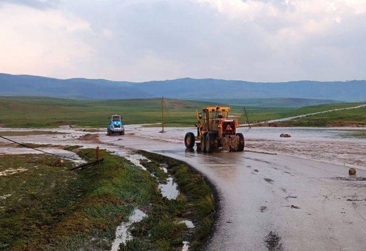 Başkale’de tarım arazileri sel suları altında kaldı