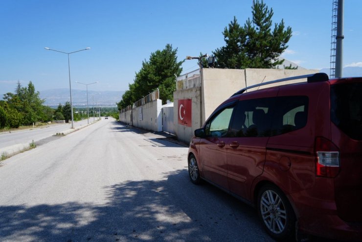 Otomobilden düşen para dolu çanta kayboldu