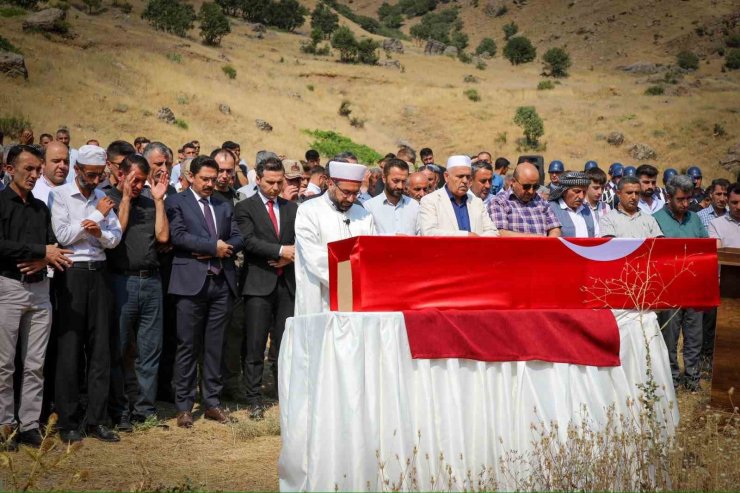 Böbrek yetmezliğinden hayatını kaybeden Gazi Arslan son yolculuğuna uğurlandı