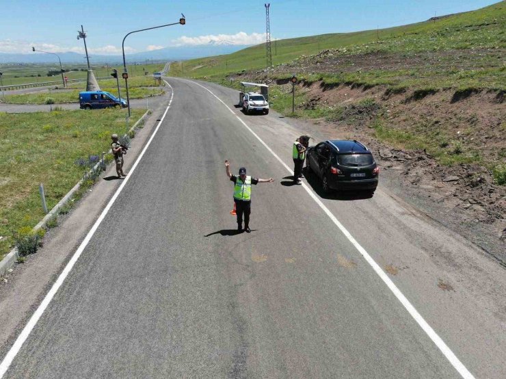 Kars’ta jandarmadan huzur ve güven uygulaması