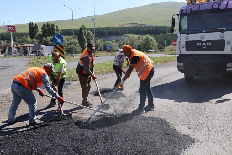 Ardahan’da yol çalışmaları son hız devam ediyor