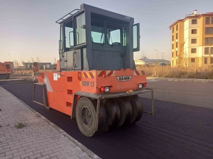 Kars’ta yeni otogar için sıcak asfalt yol çalışmaları başladı