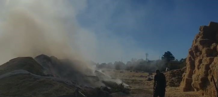 Elazığ’da tonlarca saman balyası kül oldu