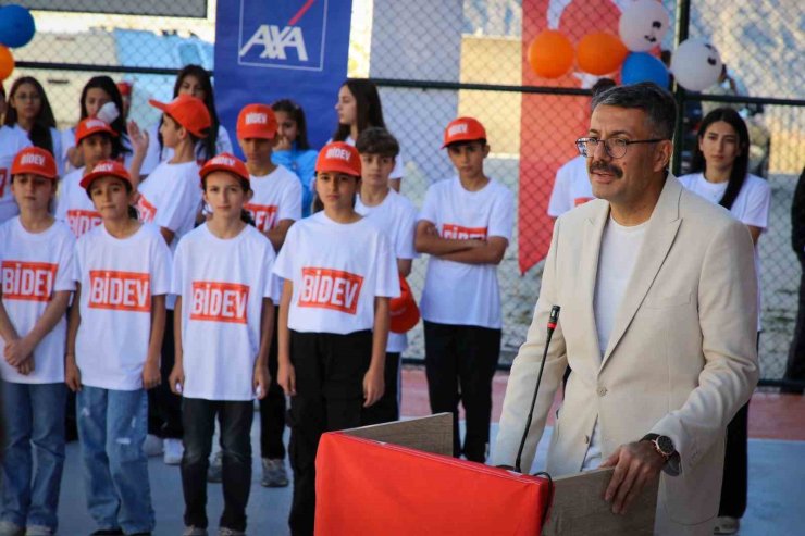 Hakkari’de basketbol sahasının açılışı yapıldı