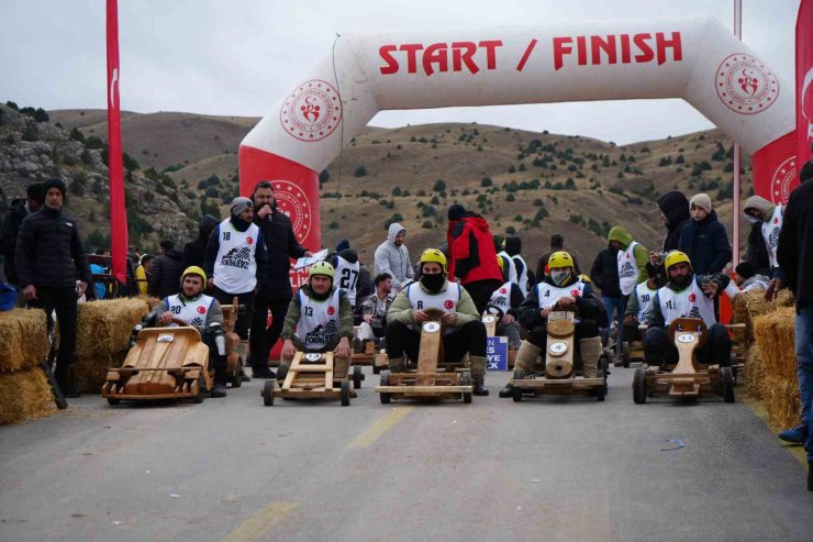 Erzincan’da Formulaz tahta araba yarışları düzenlendi