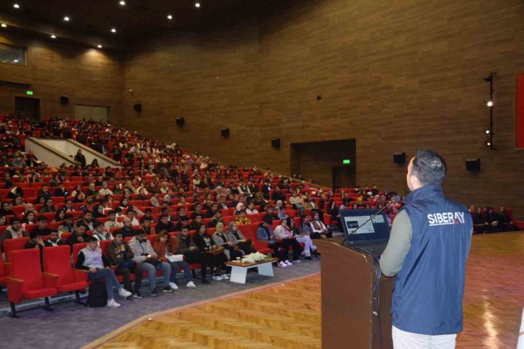 Dolandırıcıların hedefi öğrenciler: Burs tuzağına dikkat!