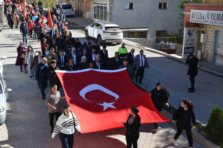 Tercan’da Cumhuriyet Yürüyüşü yapıldı