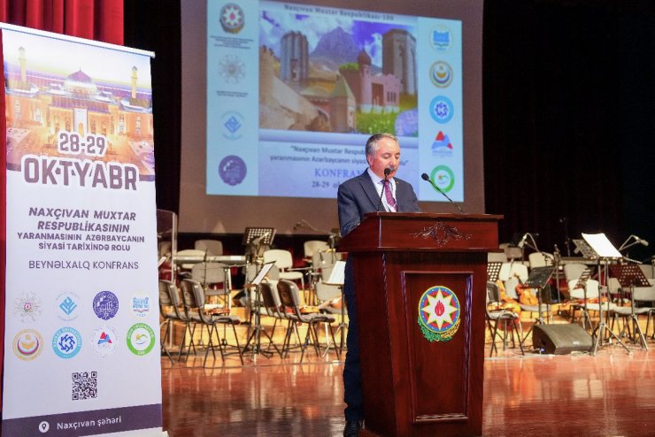 AİÇÜ Rektörü Prof. Dr. Karabulut, “Nahçıvan Özerk Cumhuriyetinin kuruluşunun Azerbaycan’ın Siyasi Tarihindeki Rolü” konferansına katıldı