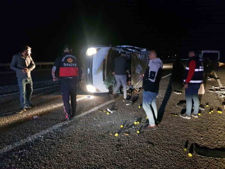 Van’da minibüs takla attı: 3 yaralı