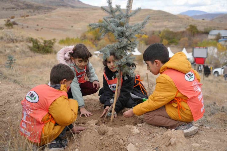 "81 İlde 81 Orman" projesinde Erzincan’da 50 bin fidan toprakla buluştu