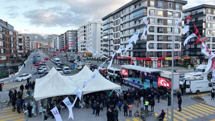 Korgeneral Zekai Aksakallı caddesi yoğun ilgiyle açıldı