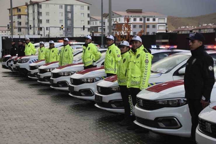 Bitlis Emniyeti’ne 12 araç desteği