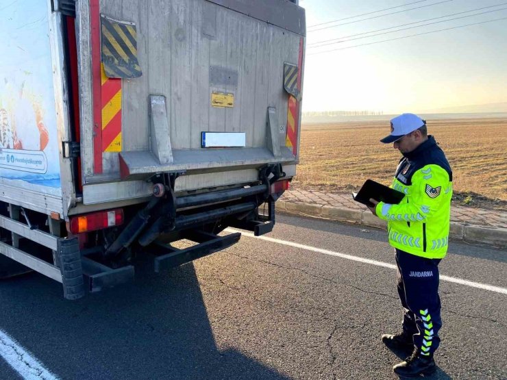 Kars’ta jandarmadan araçlara yönelik güvenlik uygulaması