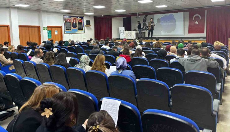 Akademisyenler uzak ilçelerdeki öğretmenlerle bir araya geldiler