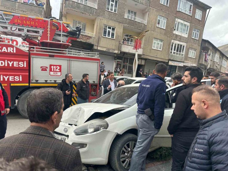 Hakkari’de maddi hasarlı trafik kazası