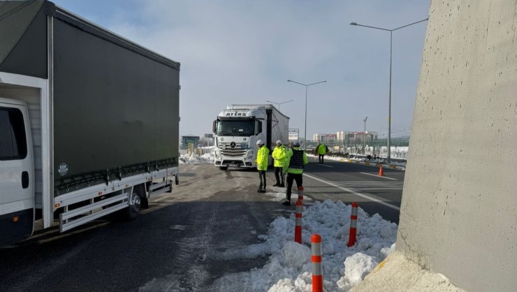 Ekiplerden ticari araçlara yönelik zorunlu kış lastiği uygulaması