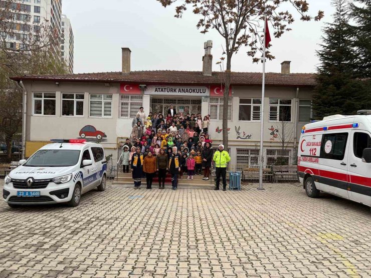 Elazığ’da fermuar sistemi ile yaşama yol ver kampanyası sürüyor