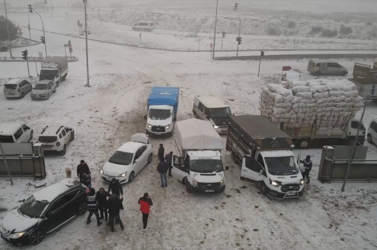 Kars Hayvan Pazarı’nda polis 16 ayrı noktada denetim yaptı