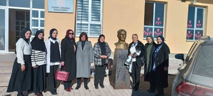 Türk Anneler Derneği’nden Karaçoban’da öğrenci ve annelerine kış desteği