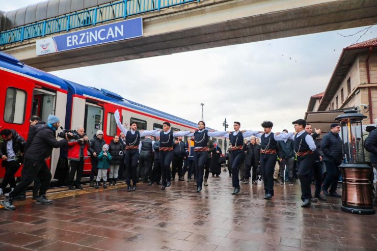 Turistik Doğu Ekspresi’ne Erzincan’da sıcak karşılama