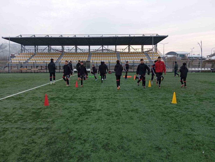 Muş’ta futbol kurslarına yoğun ilgi: Geleceğin yetenekleri yetişiyor