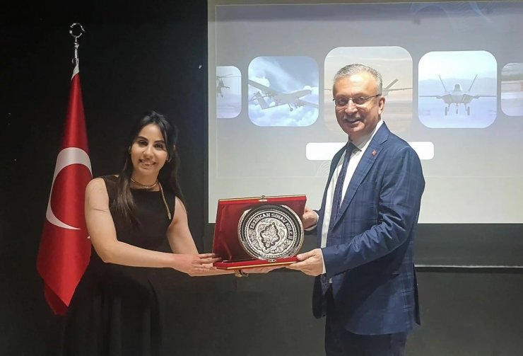 Rektör Levent “Girişimcilik ve Savunma Sanayi” konferansına katıldı