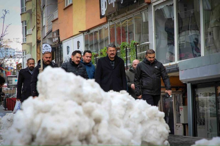 Vali Çelik karla mücadele çalışmalarına inceledi