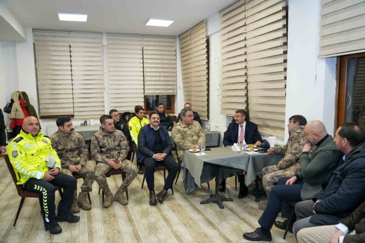 Vali Ali Çelik: "Yeni yılda bin 320 kolluk görevlisi görev başındaydı"