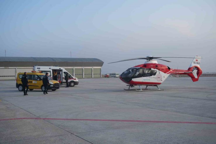 Ambulans helikopter bir günlük bebek için havalandı