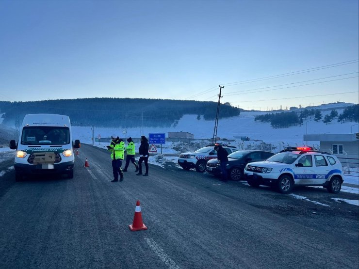 Kars’ta jandarma, şok yol uygulamalarını sürdürüyor