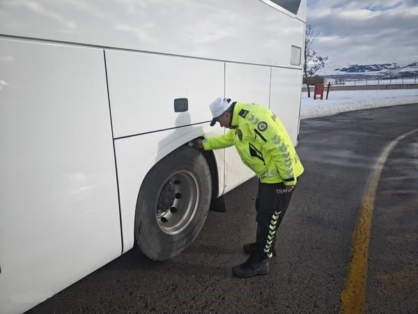 Emniyetten kemer ve kış lastiğine sıkı denetim