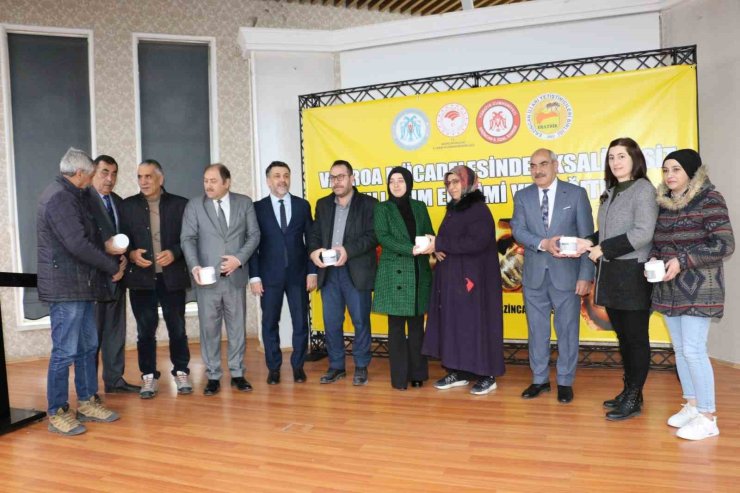 Erzincan’da Varroa’ya karşı oksalik asit kullanımı eğitimi ve dağıtımı yapıldı