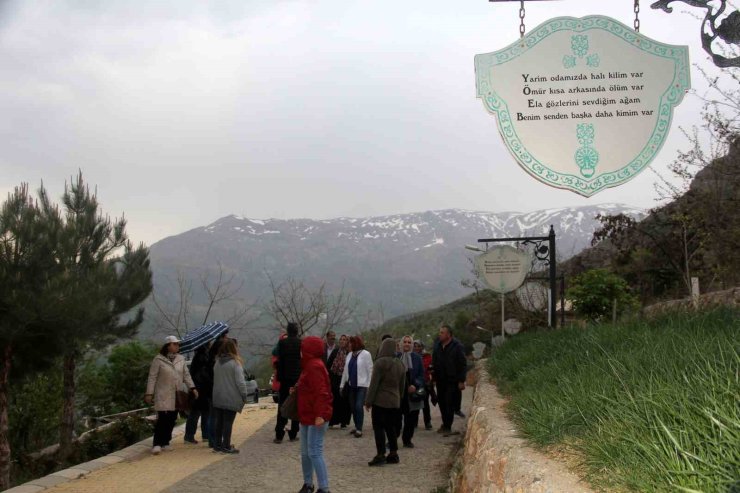 Apçağa köyüne özlem ve hasretin dile geldiği Mani Yolu